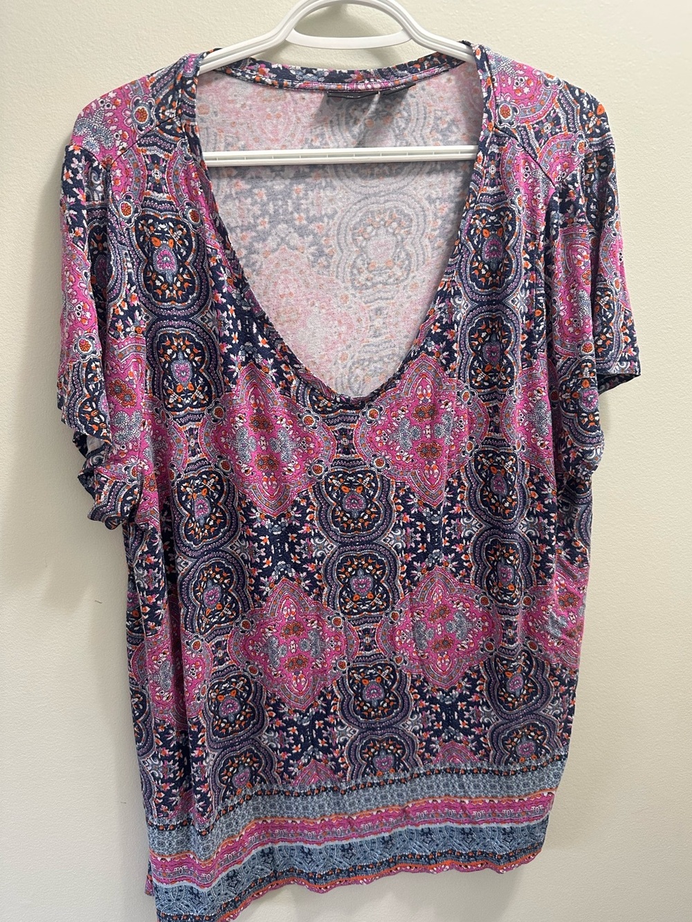 Tahari Pink and Navy Paisley V-Neck Short Sleeve Top